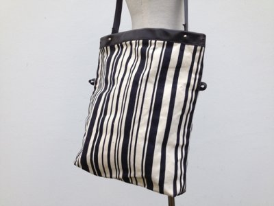 Tasche mit Silberelementen 490.-€