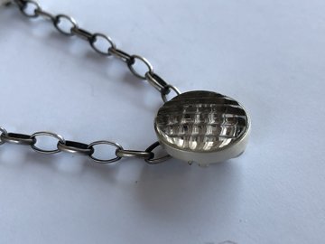 gravierter Rauchquarz an Kette in Silber