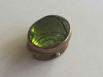 gravierter Peridot 7ct 13x11mm 690.-€