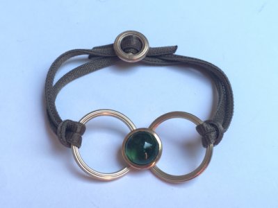 Klappring als Armschmuck