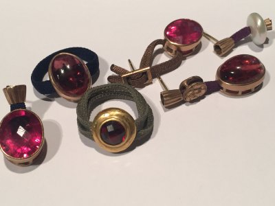 Ohrringe und Ringe