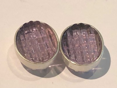 gravierte Amethyste in Silber gefasst