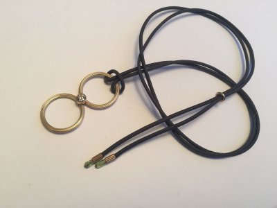 Klappring am Band für den Hals