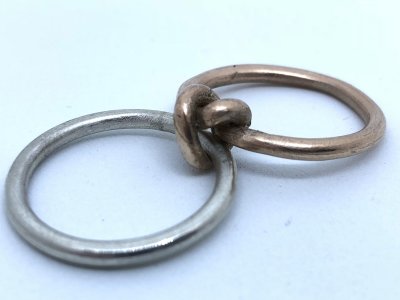 Knotenklappring Silber und Rosegold