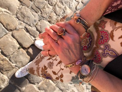 Mondsteinsteckring mit Glasunikatarmband sowie anderen Atelierwerken