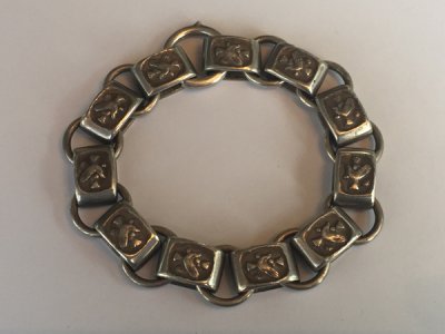 Armband mit römischem Händemotiv 890.-€