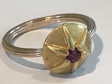 Rubin in 900 Goldstern am Spannring