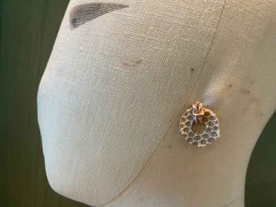 Lederscheibe mit Goldknotenvario
