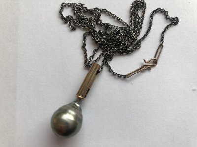 Rosegoldsäule mit Tahitiperle an Kette