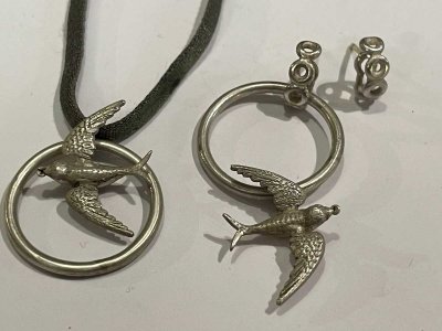 Vogelpaar an klappbarem Ring