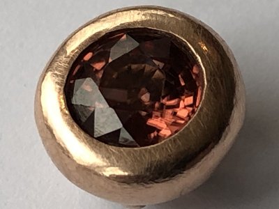 roter Zirkon